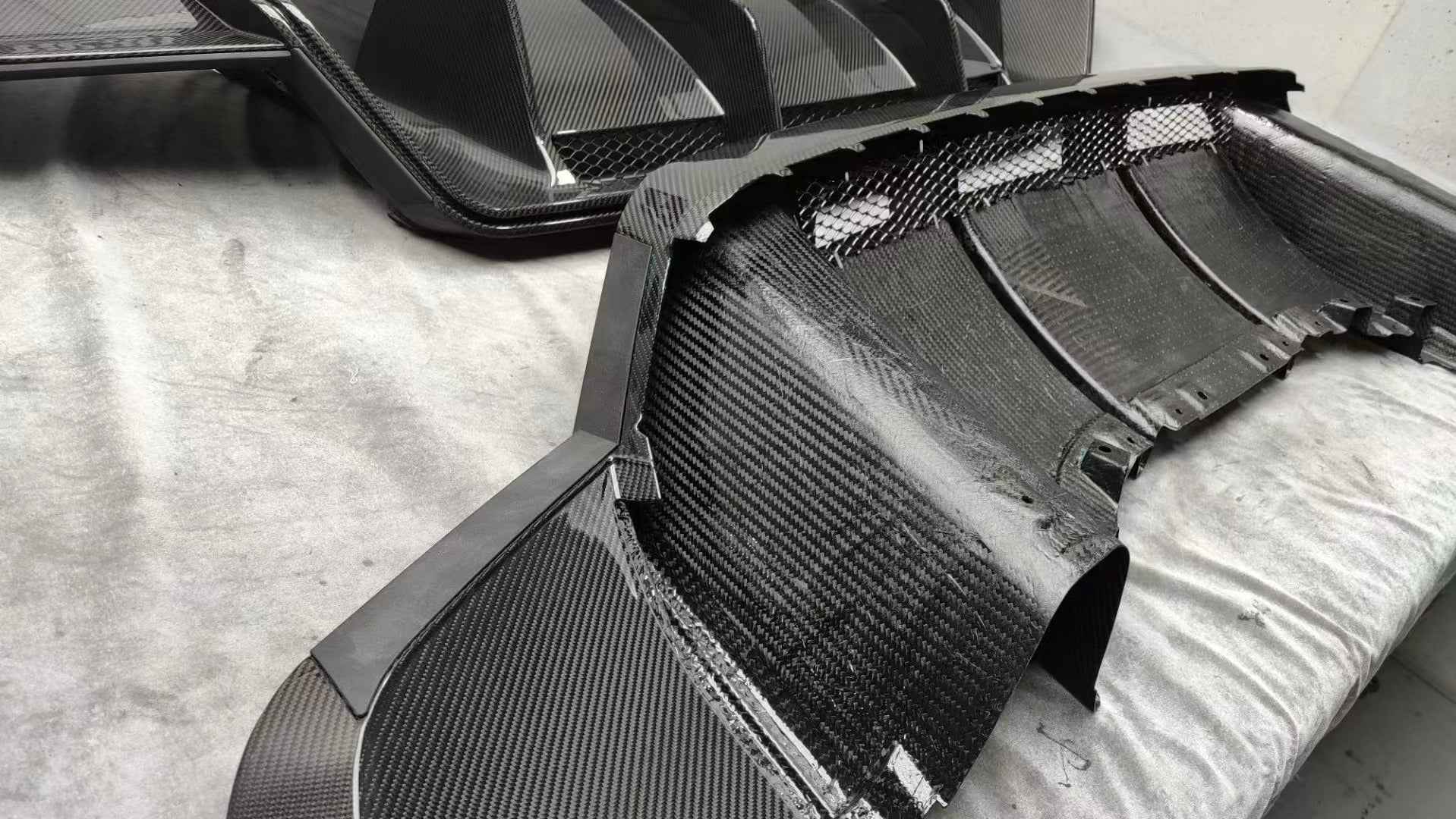 2016-2018 Audi R8 Full Dry Carbon Aerodynamics kit - Image 25