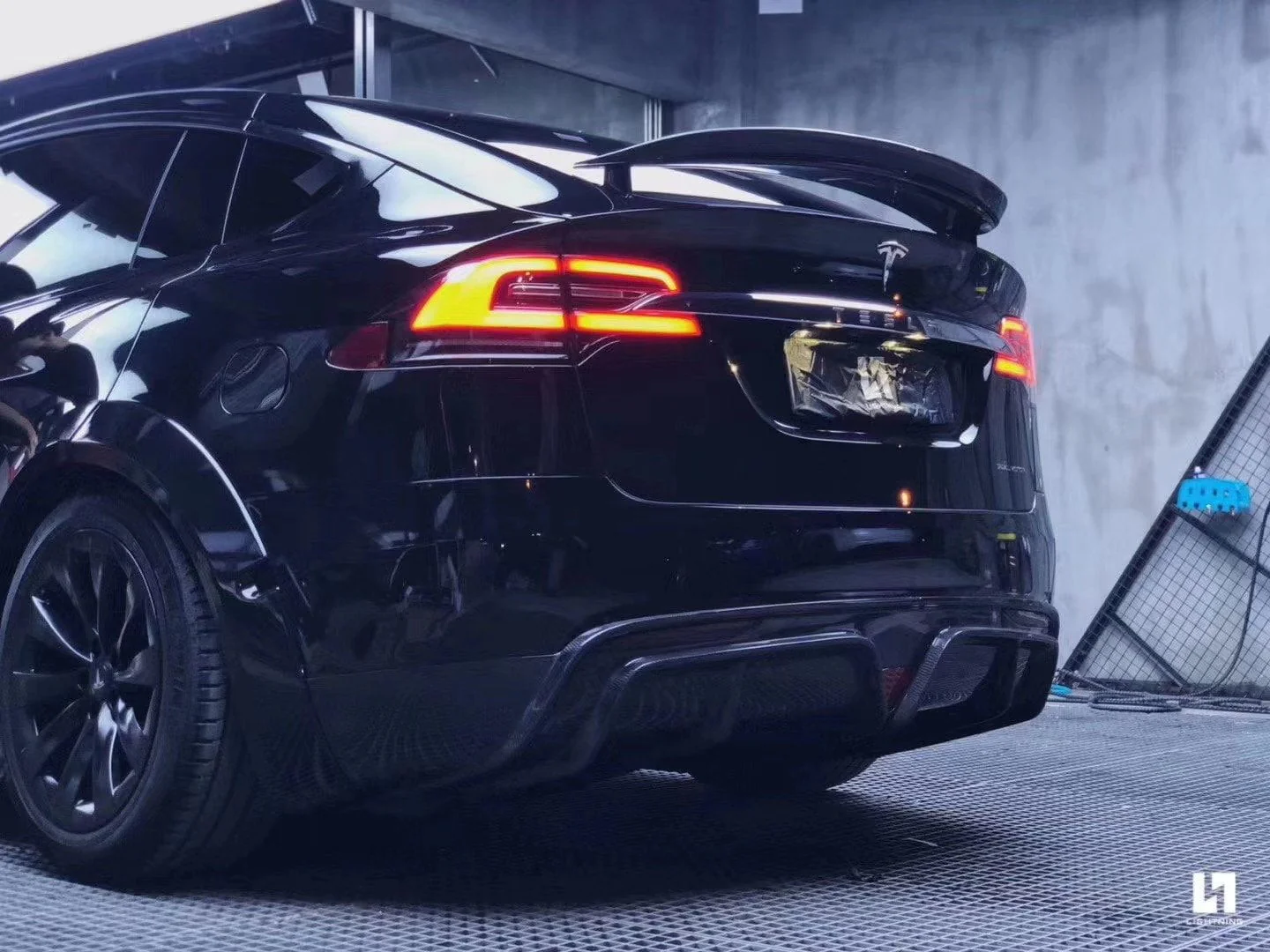 CMST Carbon Fiber Full Body Kit for Tesla Model X 2016-2021 - Image 16