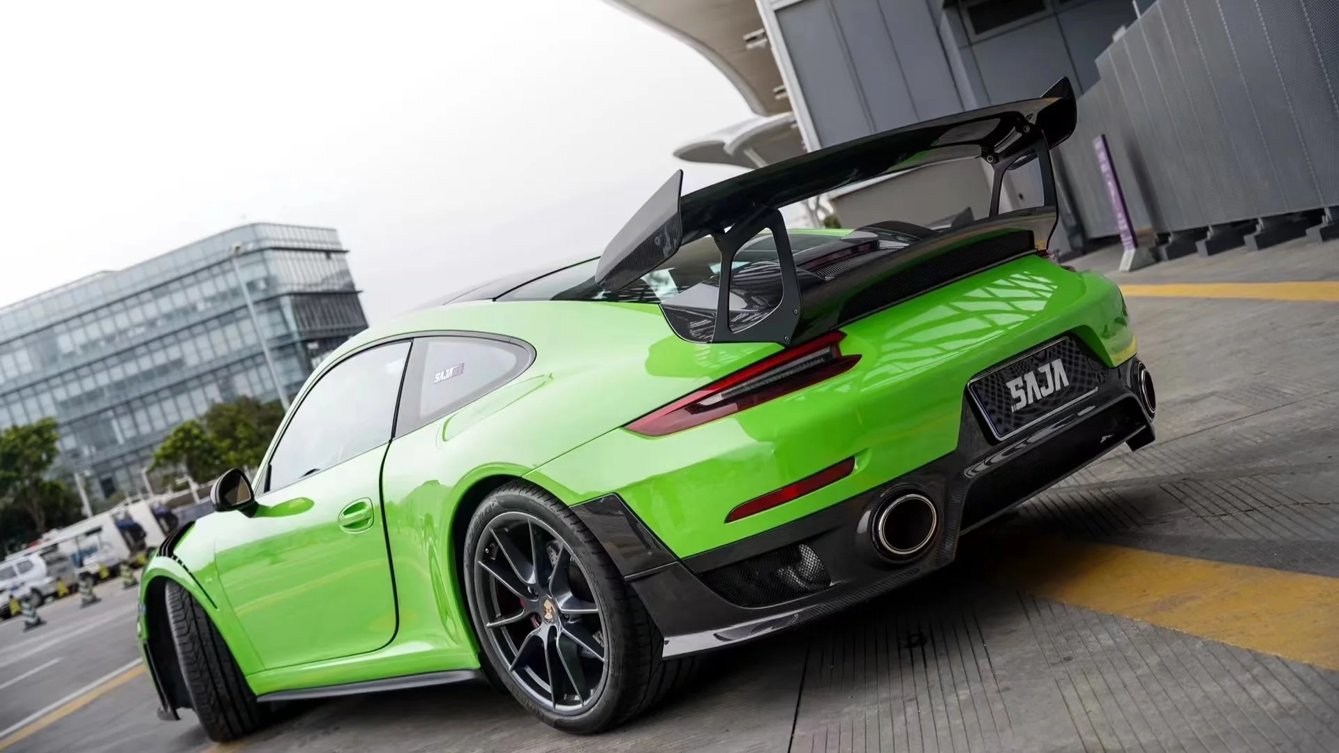 Dry Carbon Fiber GT2 RS Style with Boot Lid for Porsche 911 991.1 991.2 2012-2018 - Image 8