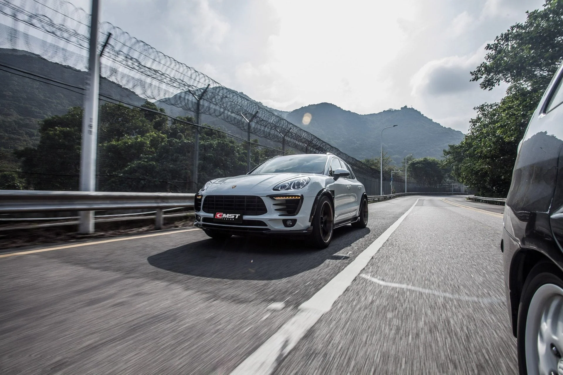 CMST Tuning Carbon Fiber Full Body Kit for Porsche Macan & Macan S 2014-2017 - Image 4