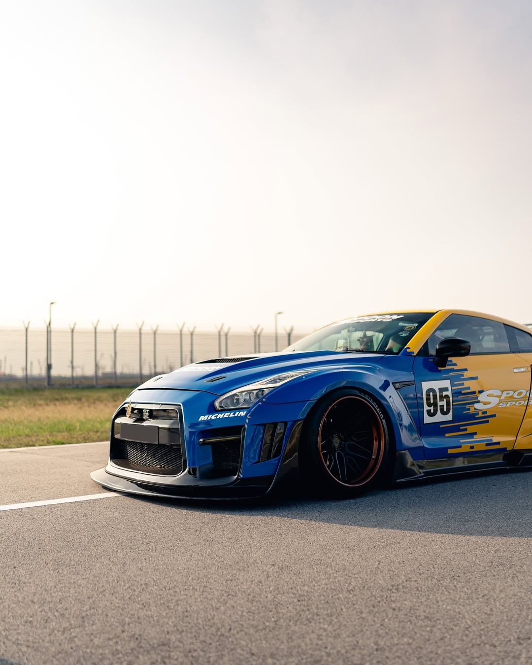 Robot Craftsman Nissan GTR Body Kit R35 WIDEBODY Fibre Glass Reinforced Plastic Complete Body Kit (FRP) - Image 14