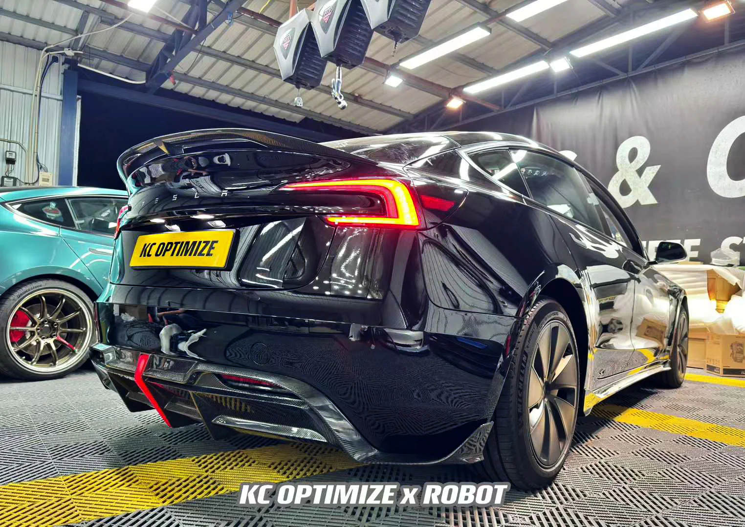 Robot Craftsman Tesla Model 3 Highland Diffuser - Image 5