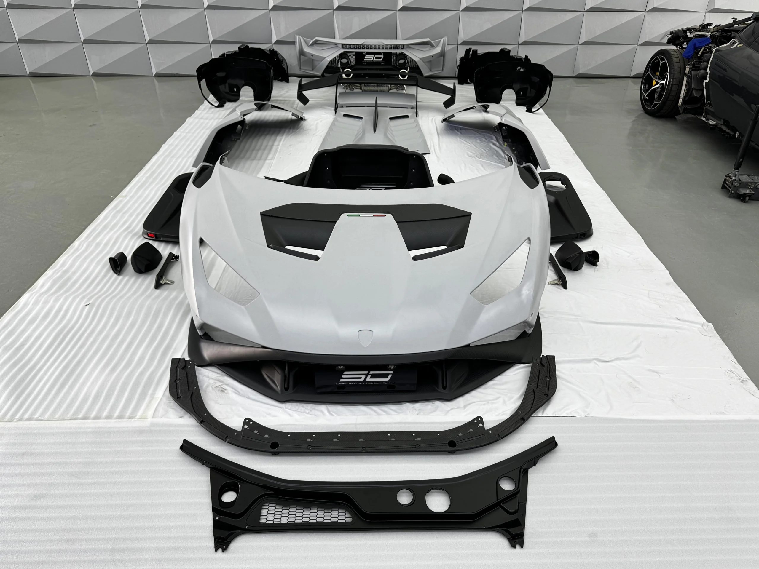 SD Dynamics Lamborghini Huracan to STO Conversion Dry-Carbon Full Body Kit - Image 23