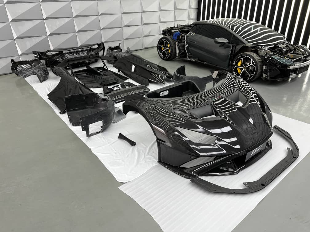 SD Dynamics Lamborghini Huracan to STO Conversion Dry-Carbon Full Body Kit - Image 25