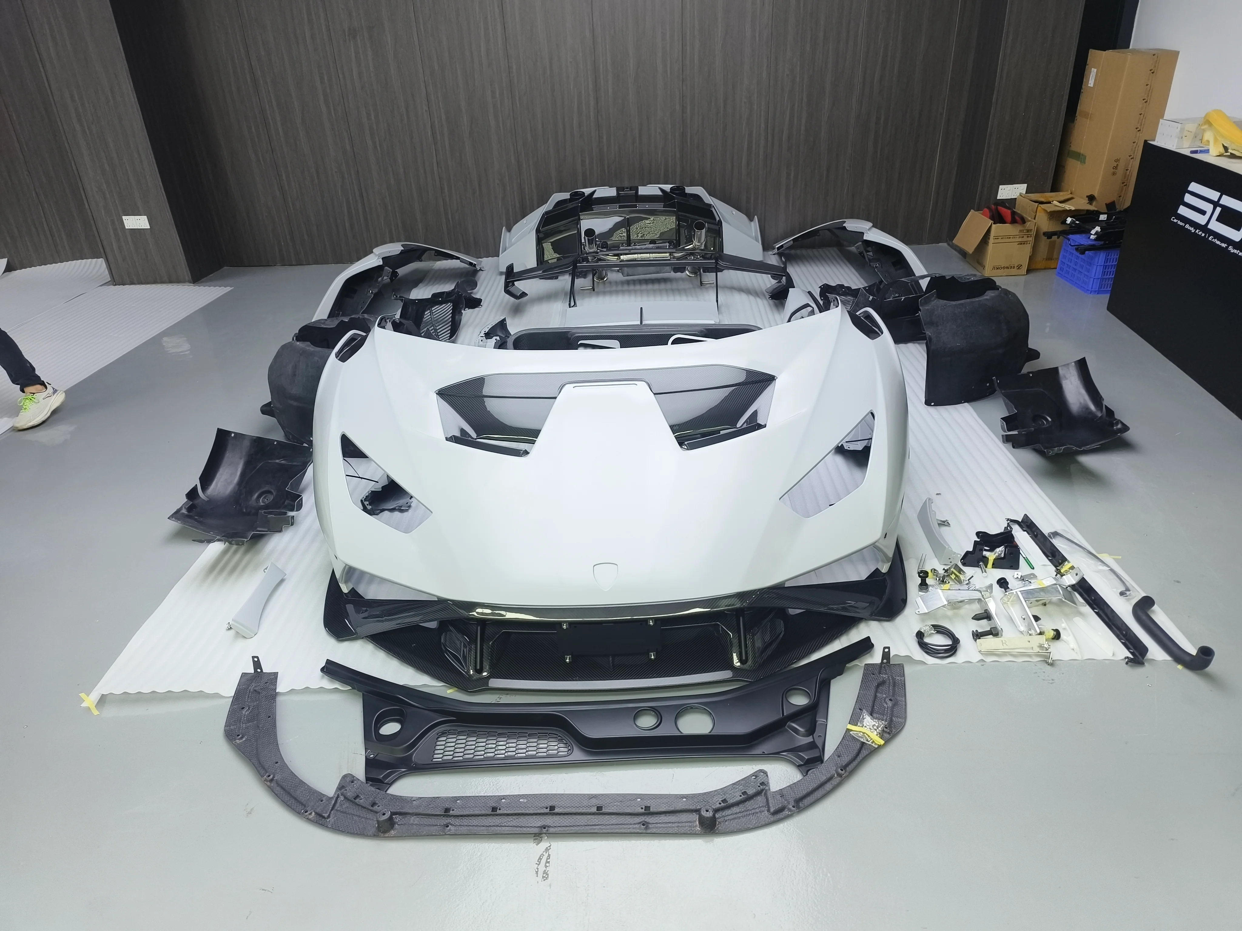 SD Dynamics Lamborghini Huracan to STO Conversion Dry-Carbon Full Body Kit - Image 3