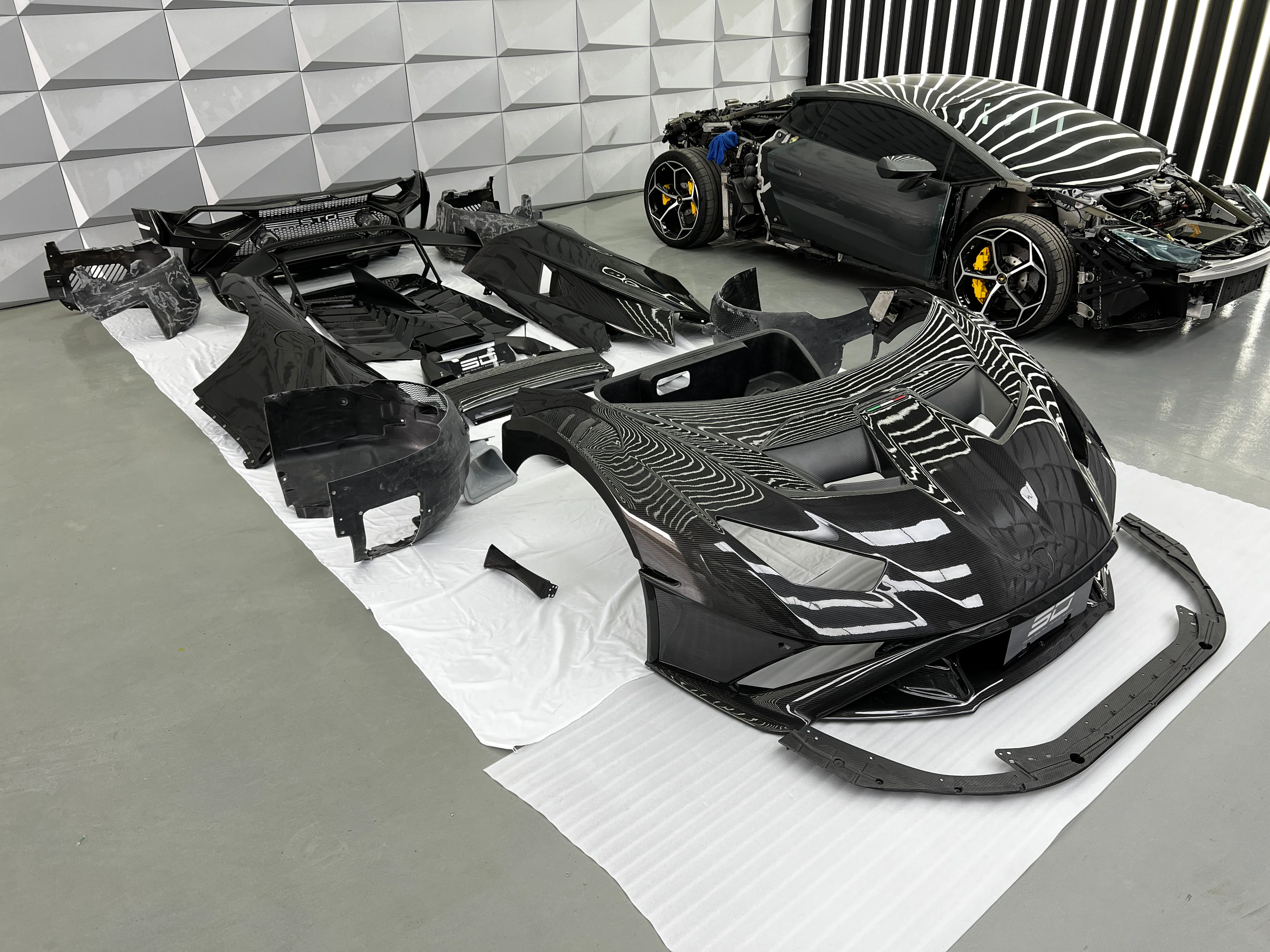 SD Dynamics Lamborghini Huracan to STO Conversion Dry-Carbon Full Body Kit - Image 43