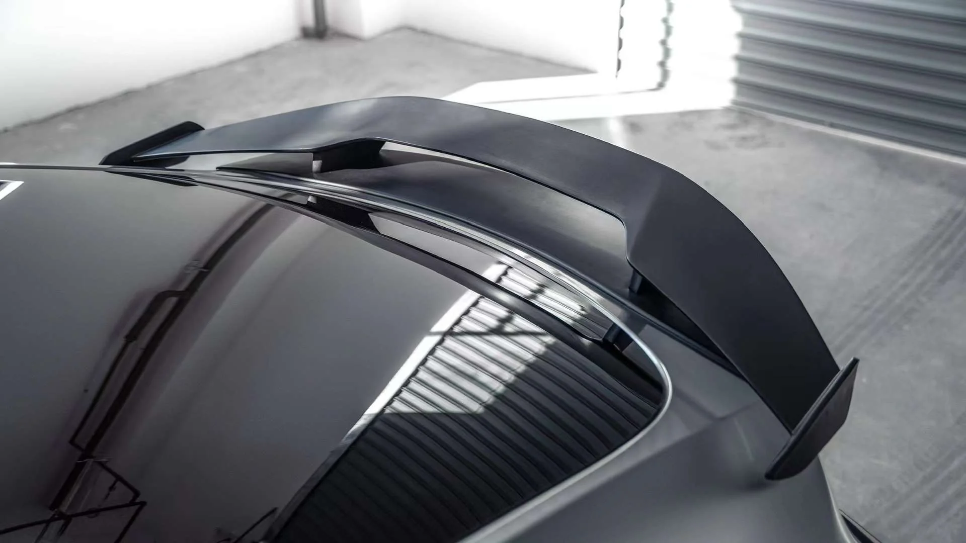 Robot Tesla Model Y Spoiler - Image 3