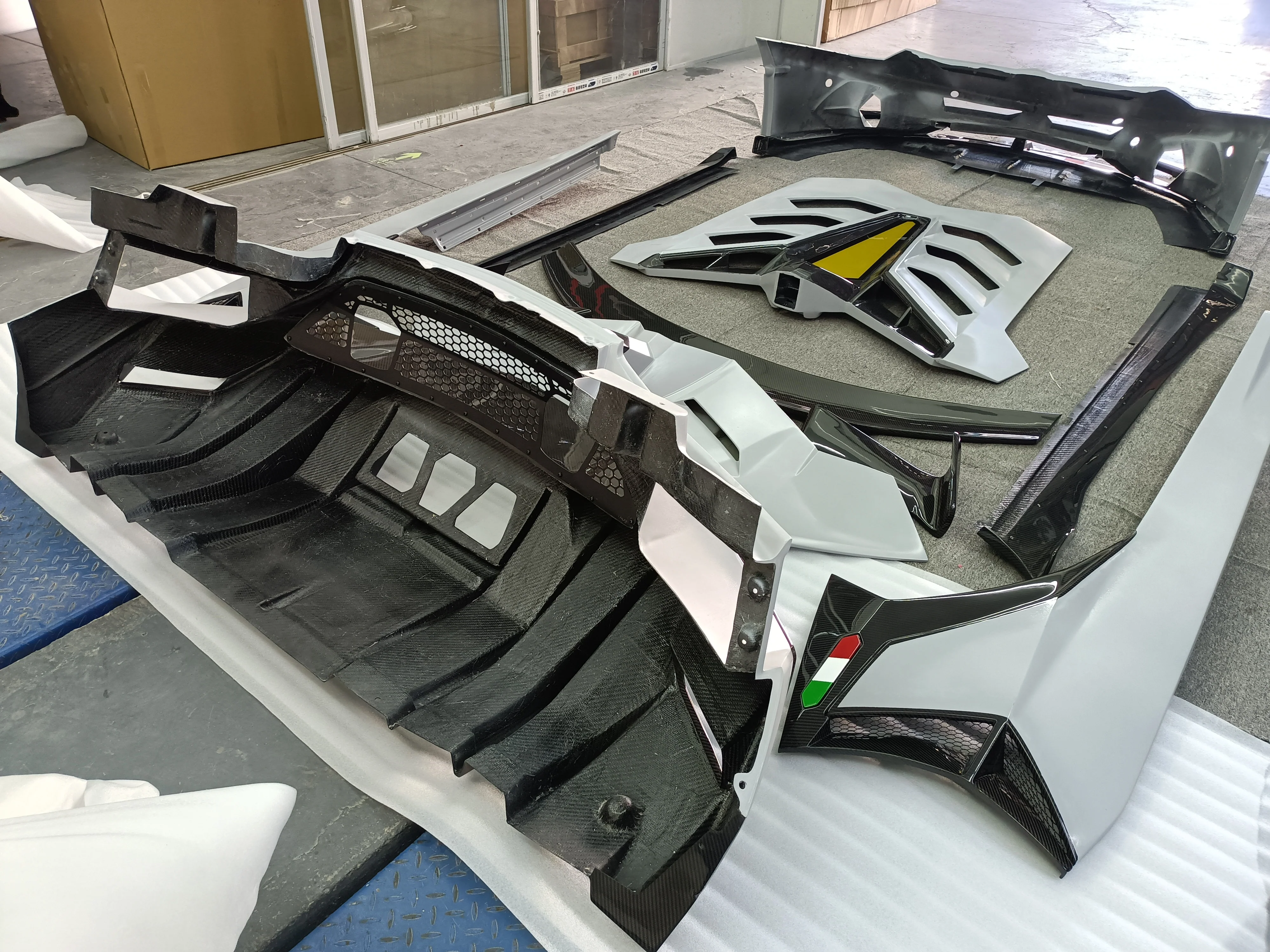 SD Dry Carbon Fibre Conversion Full Body Kit Conversion for Lamborghini Aventador LP700/720/740/750 Upgrade to SVJ Full Body Kit - Image 27